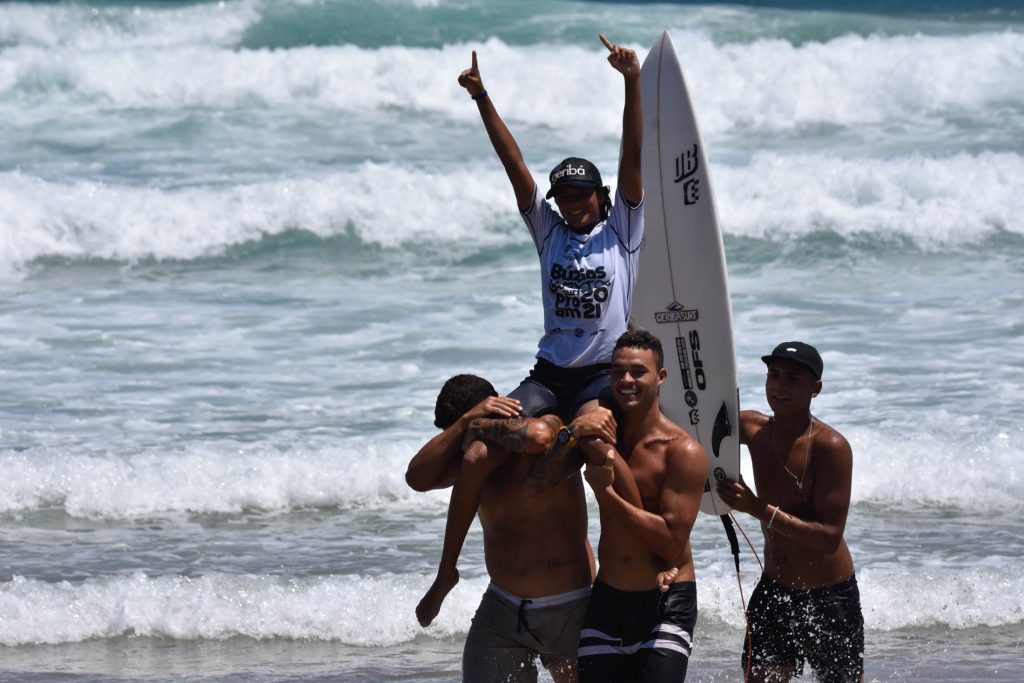 Sunny Pires e Aysha Ratto levam a melhor em duas finais do Búzios Garytos Surf Am 2021