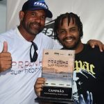 Pódio Profissional Masculino - Barbosa e Weslley Dantas, Prainha Surf Pro/Am 2024. Foto: Nelson Veiga.